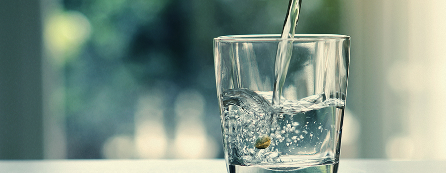 ET GLAS VAND-METODEN GLASS OF WATER APPROACH